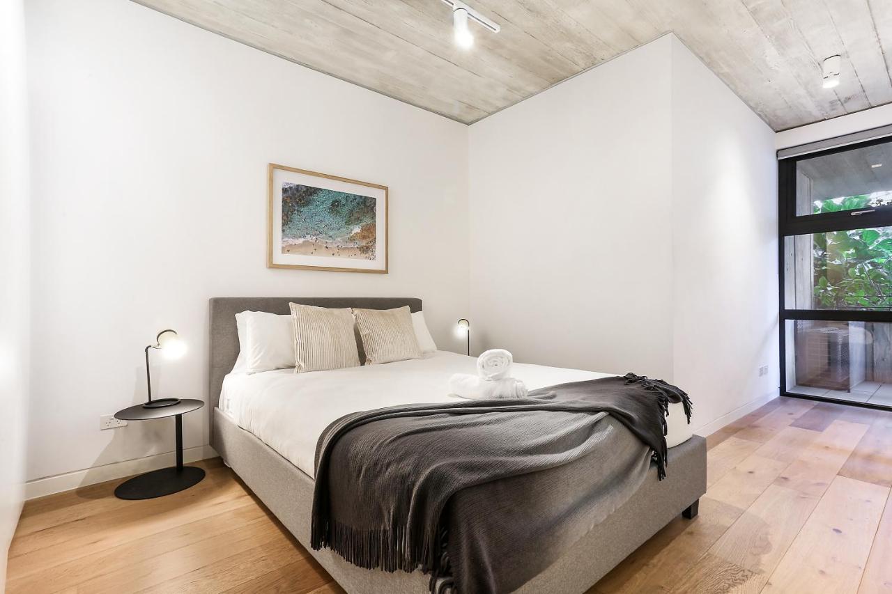Stylish 1 Bedroom Retreat In Trendy Surry Hills - 6 Brk Apartment