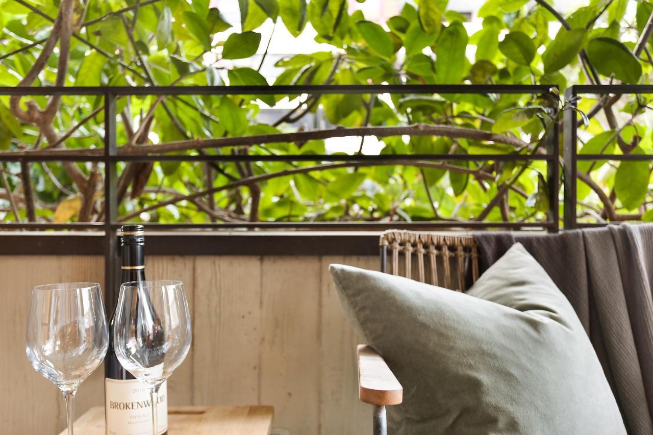 Stylish 1 Bedroom Retreat In Trendy Surry Hills - 6 Brk * Sydney